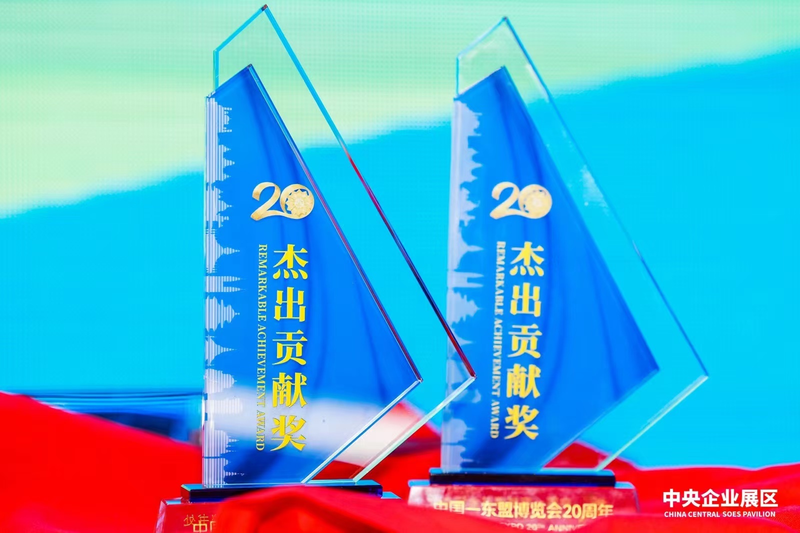 玻璃造型奖杯+UV文字