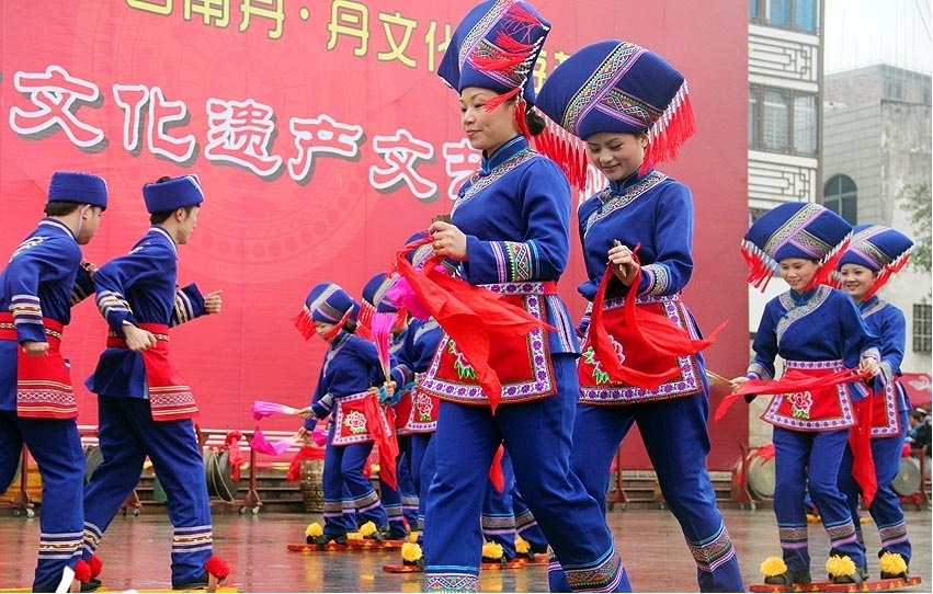 壮族《板鞋舞》