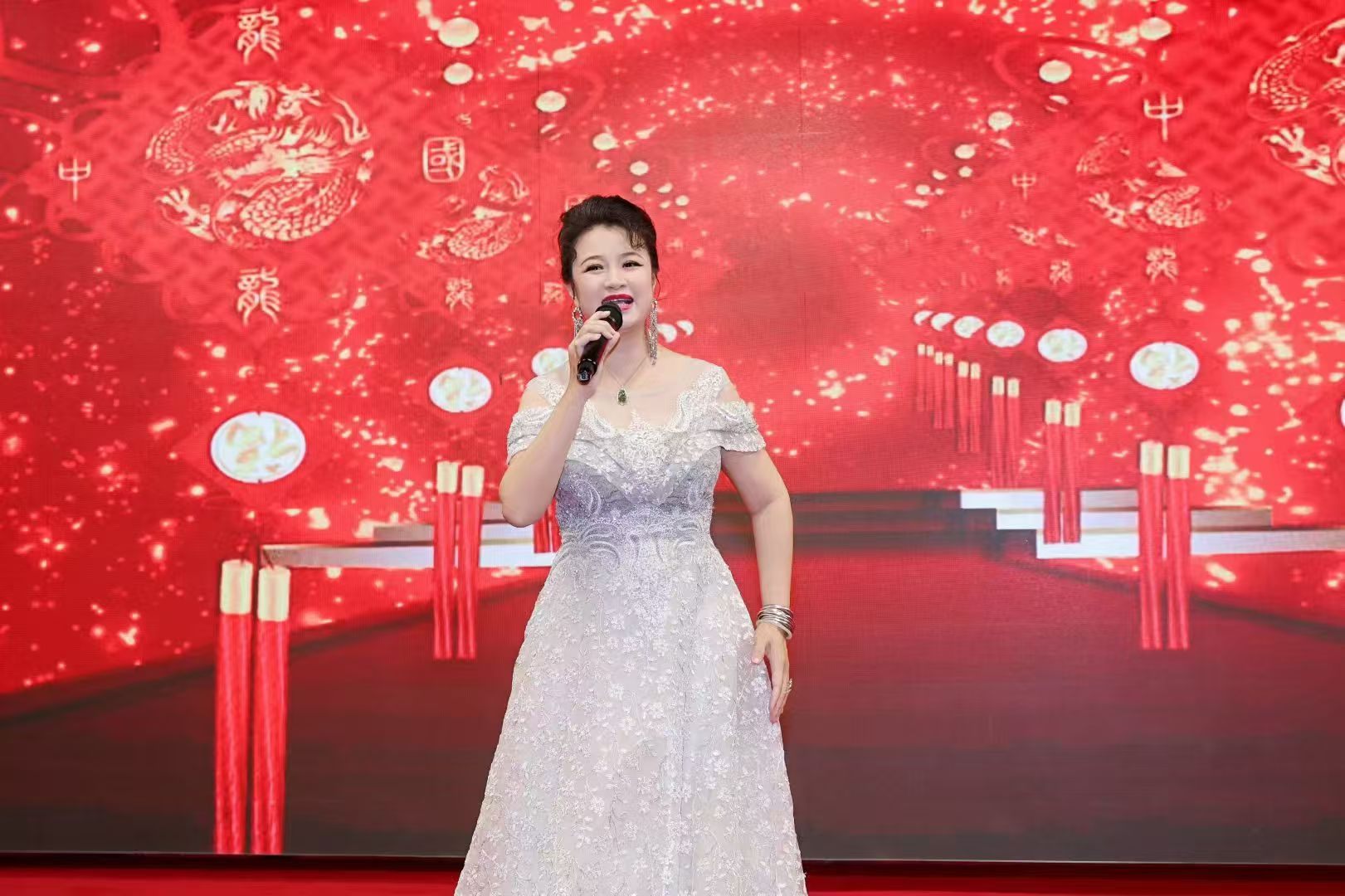 红歌演唱